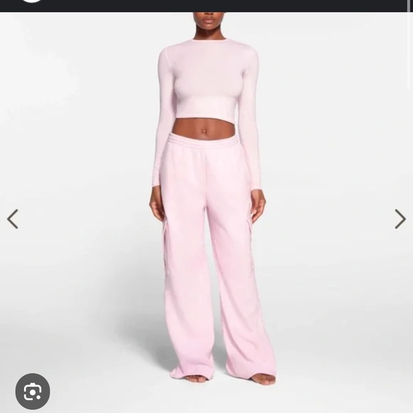 SKIMS Light Pink Fleece Cargo Pants - Picture 2 of 7